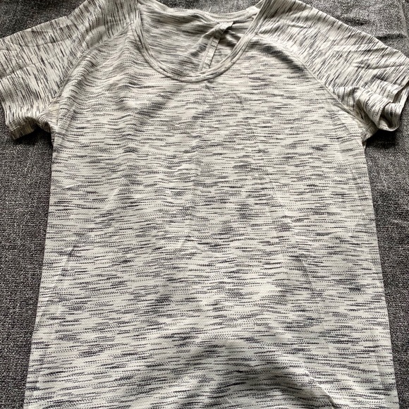 Lululemon tieback t-shirt - Picture 4 of 4